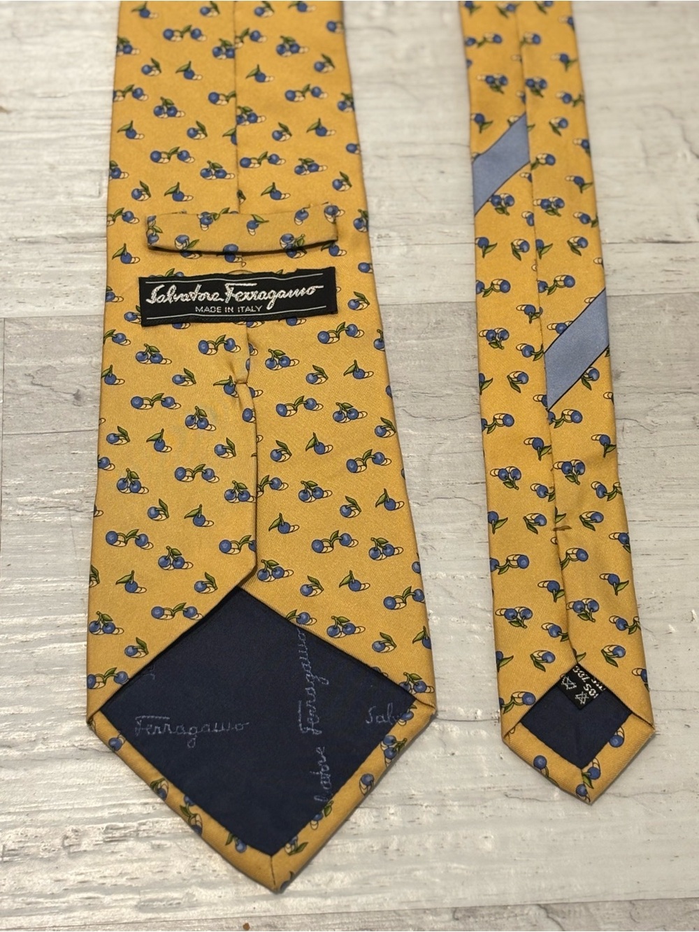 Salvatore Ferragamo Vintage Silk Yellow Blueberry Fruit Tie Made in Italy